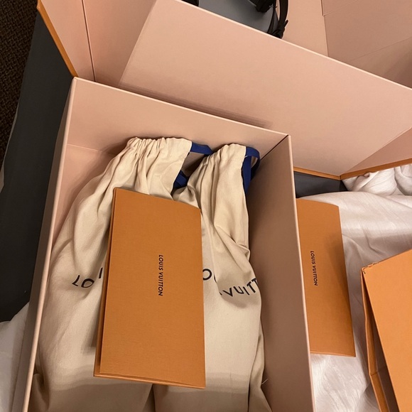 LV authentic Mens Waterfront Mules sandal slides - Picture 3 of 3